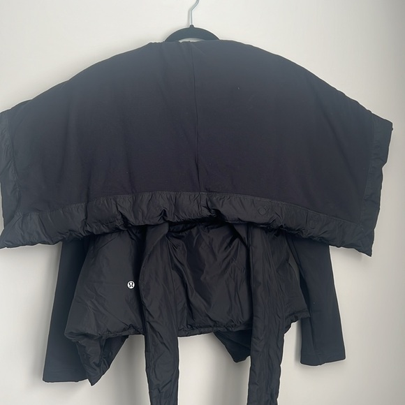 Lululemon Down to the Studio Black Puffer Wrap Jacket - Sz 4 - Picture 7 of 8